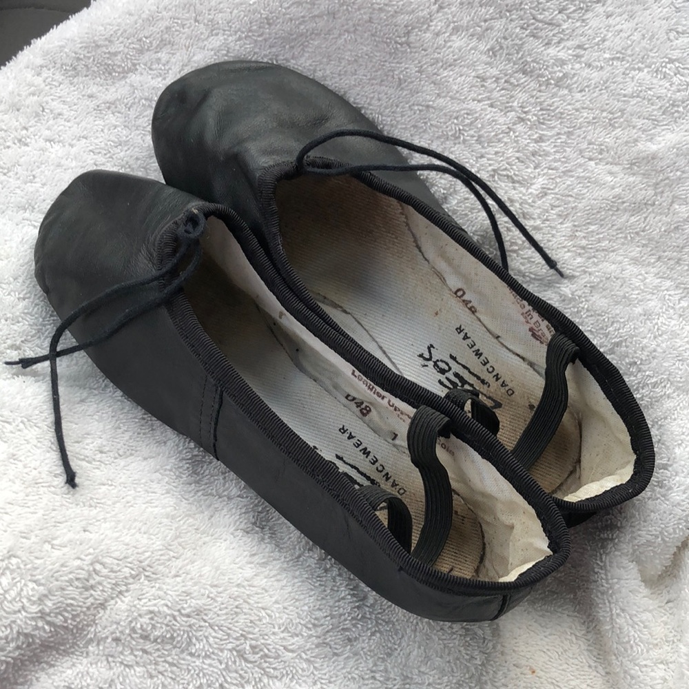 Black ballet shoes - Leo brand